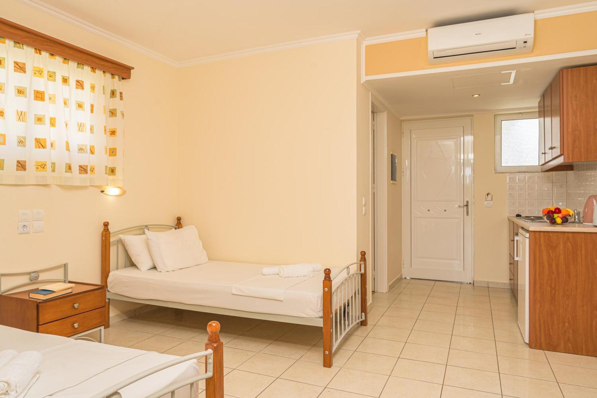 Manousis Aparthotel Циливи Екстериор снимка