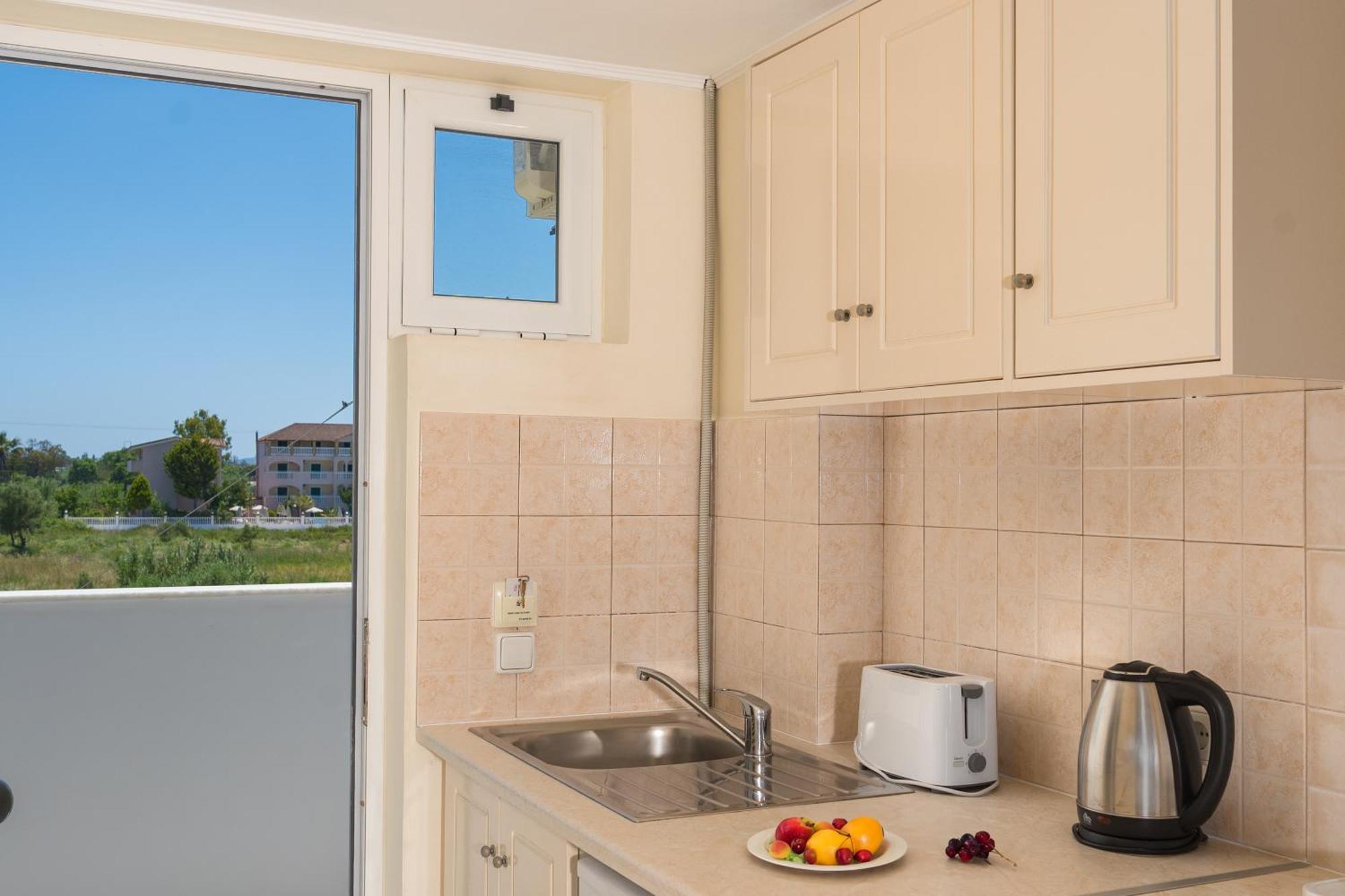 Manousis Aparthotel Циливи Екстериор снимка